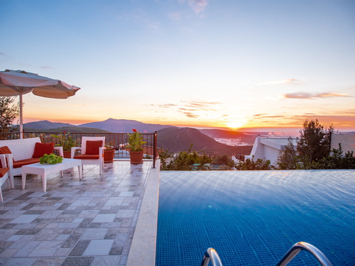 gece - Kasım
| Kalkan Üzümlü'de Jakuzili Doğa Manzaralı Muhafazakar Villa Tatili