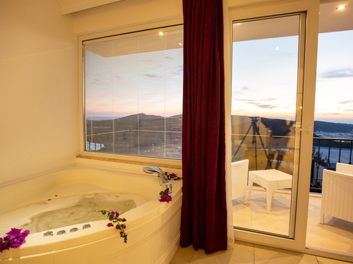  gece  -  Kasım
  | Kalkan Üzümlü'de Jakuzili Doğa Manzaralı Muhafazakar Villa Tatili