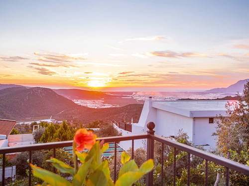 gece - Kasım
| Kalkan Üzümlü'de Jakuzili Doğa Manzaralı Muhafazakar Villa Tatili