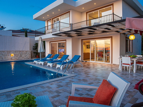gece - Kasım
| Kalkan Üzümlü'de Jakuzili Doğa Manzaralı Muhafazakar Villa Tatili