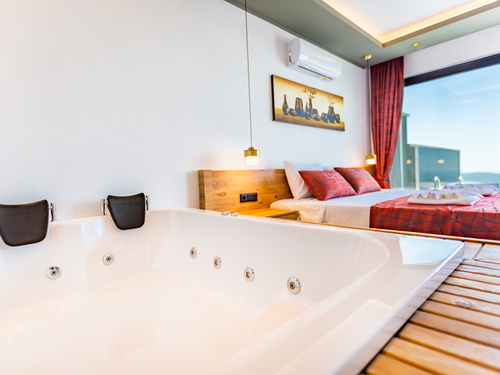 gece - Kasım
| Kalkan Üzümlü'de Romantik Jakuzili, Doğa Manzaralı Muhafazakar Villa Tatili