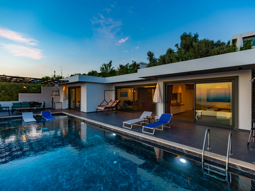 gece - Kasım
| Kalkan Üzümlü'de Romantik Jakuzili, Doğa Manzaralı Muhafazakar Villa Tatili