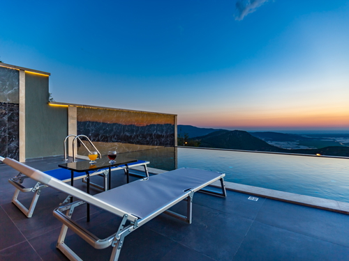  gece  -  Kasım
  | Kalkan Üzümlü'de Romantik Jakuzili, Doğa Manzaralı Muhafazakar Villa Tatili