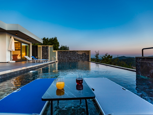gece - Kasım
| Kalkan Üzümlü'de Romantik Jakuzili, Doğa Manzaralı Muhafazakar Villa Tatili