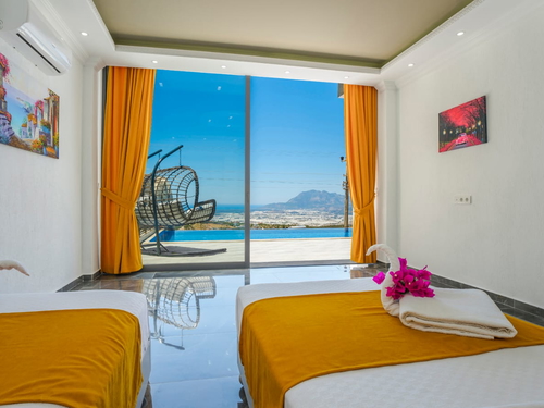 gece - Kasım
| Antalya Kalkan Bölgesinde Deniz Manzaralı Muhafazakar Tatil Deneyimi