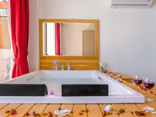 gece - Kasım
| Antalya Kalkan Bölgesinde Deniz Manzaralı Muhafazakar Tatil Deneyimi