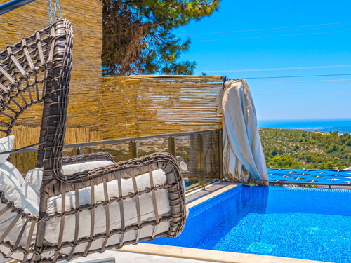 gece - Kasım
| Antalya Kalkan Bölgesinde Deniz Manzaralı Muhafazakar Tatil Deneyimi