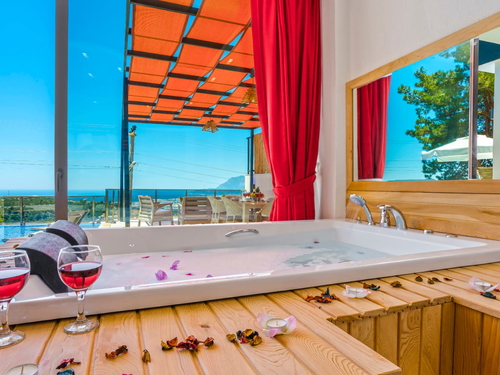 gece - Kasım
| Antalya Kalkan Bölgesinde Deniz Manzaralı Muhafazakar Tatil Deneyimi