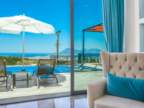 gece - Kasım
| Antalya Kalkan Bölgesinde Deniz Manzaralı Muhafazakar Tatil Deneyimi