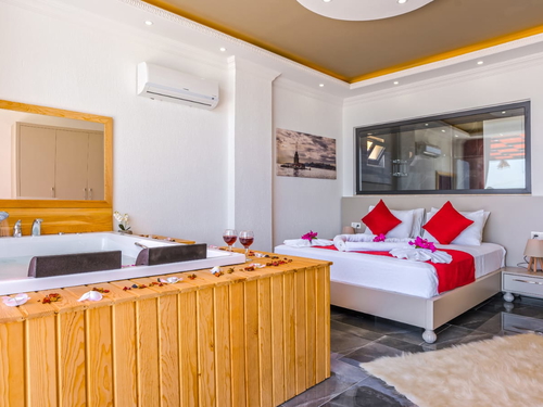 gece - Kasım
| Antalya Kalkan Bölgesinde Deniz Manzaralı Muhafazakar Tatil Deneyimi