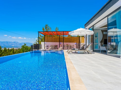 gece - Kasım
| Antalya Kalkan Bölgesinde Deniz Manzaralı Muhafazakar Tatil Deneyimi