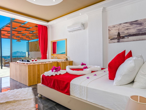 gece - Kasım
| Antalya Kalkan Bölgesinde Deniz Manzaralı Muhafazakar Tatil Deneyimi