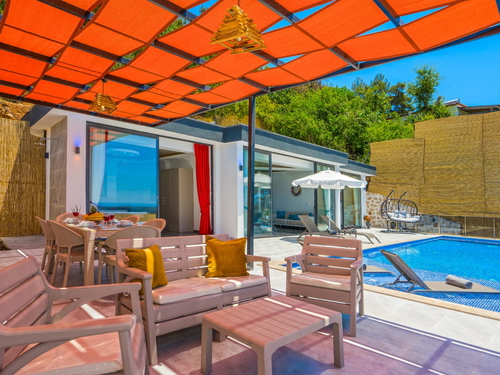 gece - Kasım
| Antalya Kalkan Bölgesinde Deniz Manzaralı Muhafazakar Tatil Deneyimi