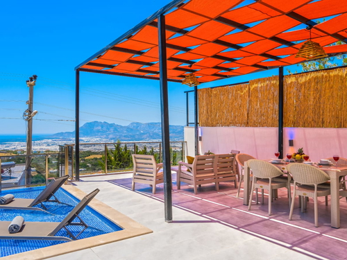 gece - Kasım
| Antalya Kalkan Bölgesinde Deniz Manzaralı Muhafazakar Tatil Deneyimi