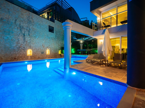  gece  -  Kasım
  | Kalkan Kalamar Mevkii'nde Lüks Villa: Deniz Manzaralı, Jakuzili, Geniş Havuzlu, 8 Kişilik