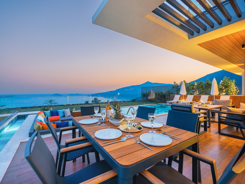 gece - Kasım
| Kalkan Kalamar'da Deniz Manzaralı Lüks Aile Villası