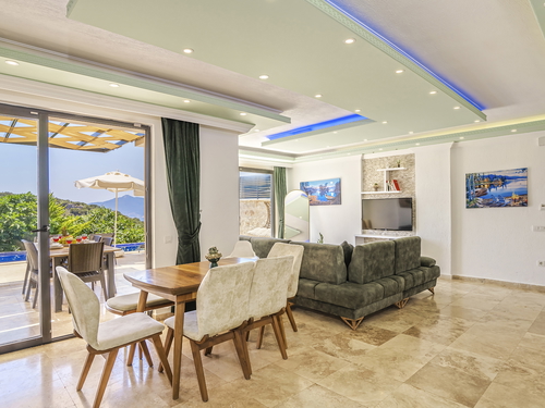 gece - Kasım
| Kalkan Kördere'de Muhafazakar Villa Keyfi | Jakuzili ve Kademeli Havuzlu