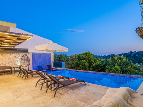 gece - Kasım
| Kalkan Kördere'de Muhafazakar Villa Keyfi | Jakuzili ve Kademeli Havuzlu