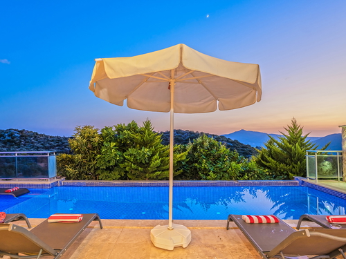gece - Kasım
| Kalkan Kördere'de Muhafazakar Villa Keyfi | Jakuzili ve Kademeli Havuzlu