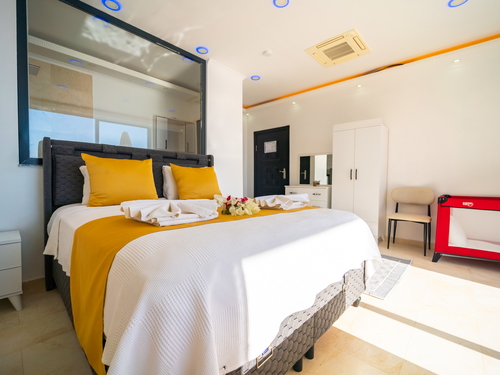 gece - Kasım
| Kalkan Kördere'de Lüks Sonsuzluk Havuzlu Villa: Spa ve Eğlence Dolu Tatil