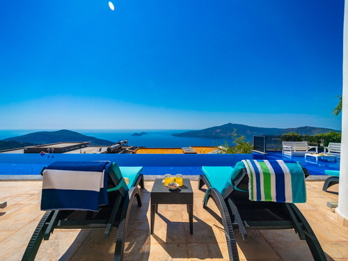 gece - Kasım
| Kalkan Kördere'de Lüks Sonsuzluk Havuzlu Villa: Spa ve Eğlence Dolu Tatil