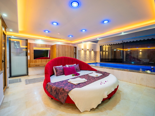 gece - Kasım
| Kalkan Kördere'de Lüks Sonsuzluk Havuzlu Villa: Spa ve Eğlence Dolu Tatil
