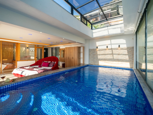 gece - Kasım
| Kalkan Kördere'de Lüks Sonsuzluk Havuzlu Villa: Spa ve Eğlence Dolu Tatil