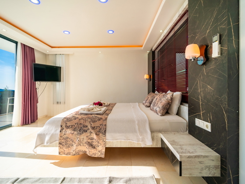 gece - Kasım
| Kalkan Kördere'de Lüks Sonsuzluk Havuzlu Villa: Spa ve Eğlence Dolu Tatil