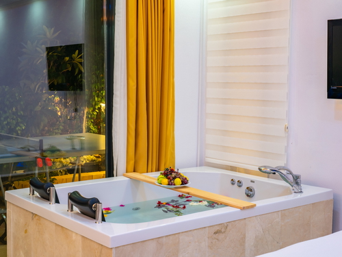 gece - Kasım
| Kalkan Kördere'de Lüks Sonsuzluk Havuzlu Villa: Spa ve Eğlence Dolu Tatil