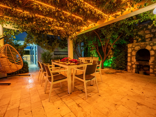 gece - Kasım
| Kalkan Kördere'de Lüks Sonsuzluk Havuzlu Villa: Spa ve Eğlence Dolu Tatil