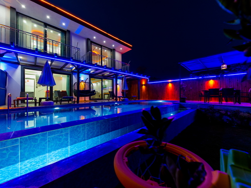 gece - Kasım
| Antalya Kalkan Bölgesinde Muhafazakar Havuzlu ve Jakuzili 4 Kişilik Villa