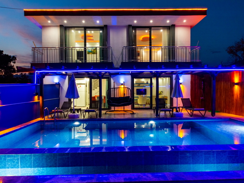 gece - Kasım
| Antalya Kalkan Bölgesinde Muhafazakar Havuzlu ve Jakuzili 4 Kişilik Villa
