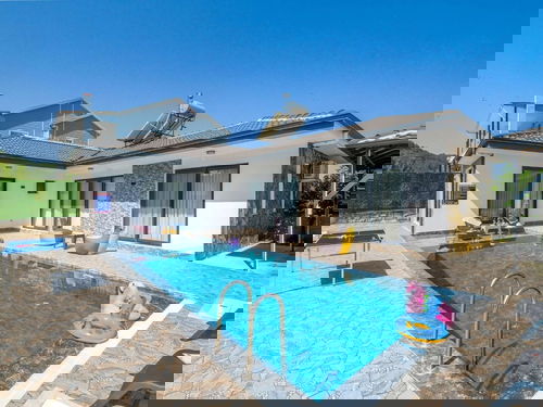  gece  -  Kasım
  | Fethiye Seydikemer'de Doğa Manzaralı 4 Kişilik Villa: Aileler ve Balayı Çiftleri İçin İdeal