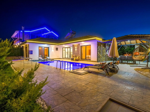  gece  -  Kasım
  | Fethiye Seydikemer'de Doğa Manzaralı 4 Kişilik Villa: Aileler ve Balayı Çiftleri İçin İdeal