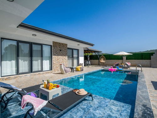  gece  -  Kasım
  | Fethiye Seydikemer'de Doğa Manzaralı 4 Kişilik Villa: Aileler ve Balayı Çiftleri İçin İdeal