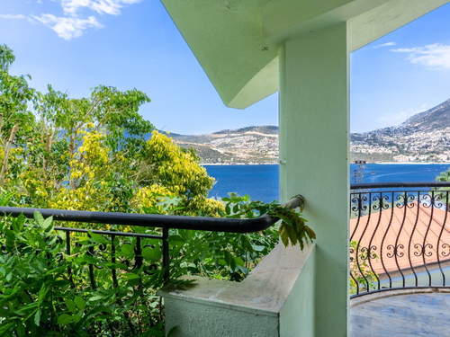 gece - Kasım
| Antalya Kalkan Bölgesinde Jakuzili ve Lüks Süitli Korunaklı Havuzlu Tatil Deneyimi
