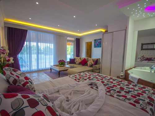  gece  -  Kasım
  | Kalkan İslamlar'da Jakuzili Balayı Villası: Özel Havuz ve Romantik Kaçamak