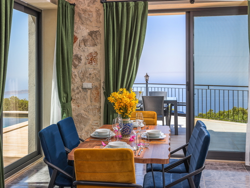  gece  -  Kasım
  | Kaş Mumuda’da Deniz Manzaralı 4 Kişilik Kiralık Villa