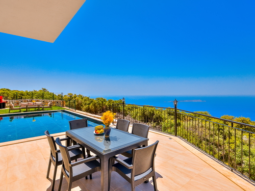  gece  -  Kasım
  | Kaş Mumuda’da Deniz Manzaralı 4 Kişilik Kiralık Villa