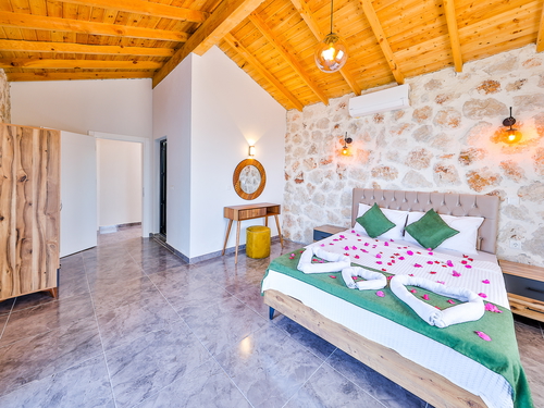  gece  -  Kasım
  | Kaş Mumuda’da Deniz Manzaralı 4 Kişilik Kiralık Villa