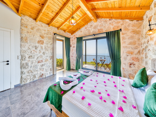  gece  -  Kasım
  | Kaş Mumuda’da Deniz Manzaralı 4 Kişilik Kiralık Villa
