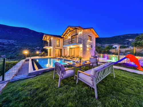  gece  -  Kasım
  | Kaş Mumuda’da Deniz Manzaralı 4 Kişilik Kiralık Villa