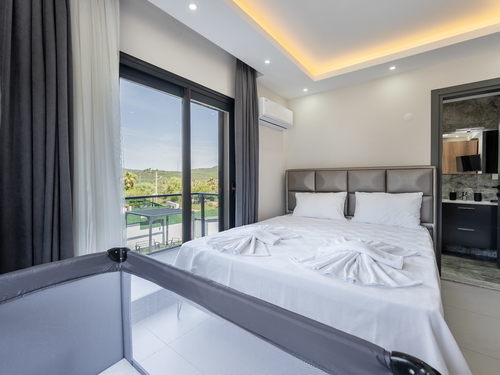 gece - Kasım
| Ölüdeniz Ovacık’ta Babadağ Manzaralı, Özel Havuzlu Kiralık Villa