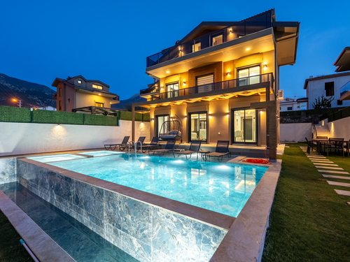 gece - Kasım
| Ölüdeniz Ovacık’ta Babadağ Manzaralı, Özel Havuzlu Kiralık Villa