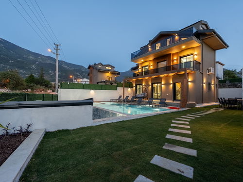 gece - Kasım
| Ölüdeniz Ovacık’ta Babadağ Manzaralı, Özel Havuzlu Kiralık Villa