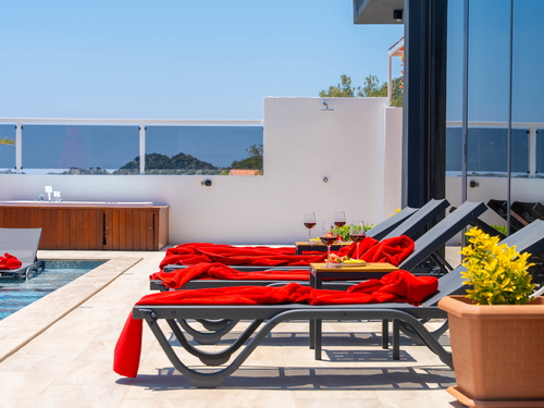 gece - Kasım
| Kaş Sısla’da Jakuzili, Deniz Manzaralı Lüks Kiralık Villa – 6 Kişilik