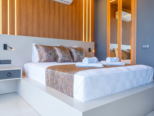  gece  -  Kasım
  | Kaş Sısla’da Jakuzili, Deniz Manzaralı Lüks Kiralık Villa – 6 Kişilik