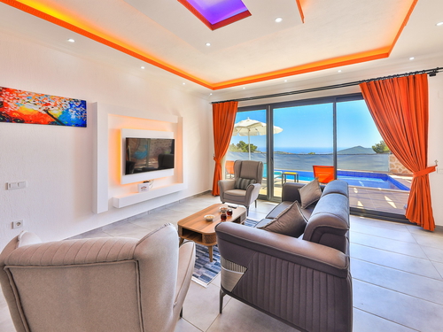  gece  -  Kasım
  | Kalkan İslamlar’da Jakuzili ve Korunaklı Havuzlu Tatil Villası