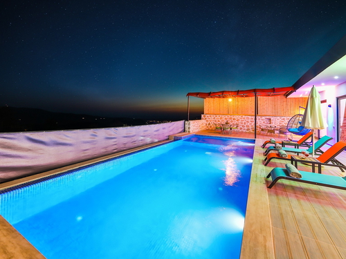  gece  -  Kasım
  | Kalkan İslamlar’da Jakuzili ve Korunaklı Havuzlu Tatil Villası