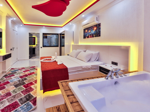 gece  -  Kasım
  | Kalkan Sarıbelen’de Korunaklı Havuzlu Aile Villası